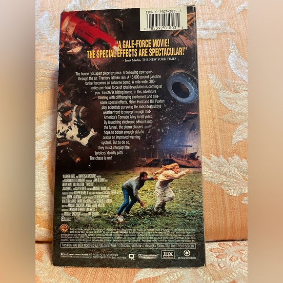 🌪️ Vintage Twister 1996 Warner Home Video Cassette VHS 🌪️ - Picture 3 of 5